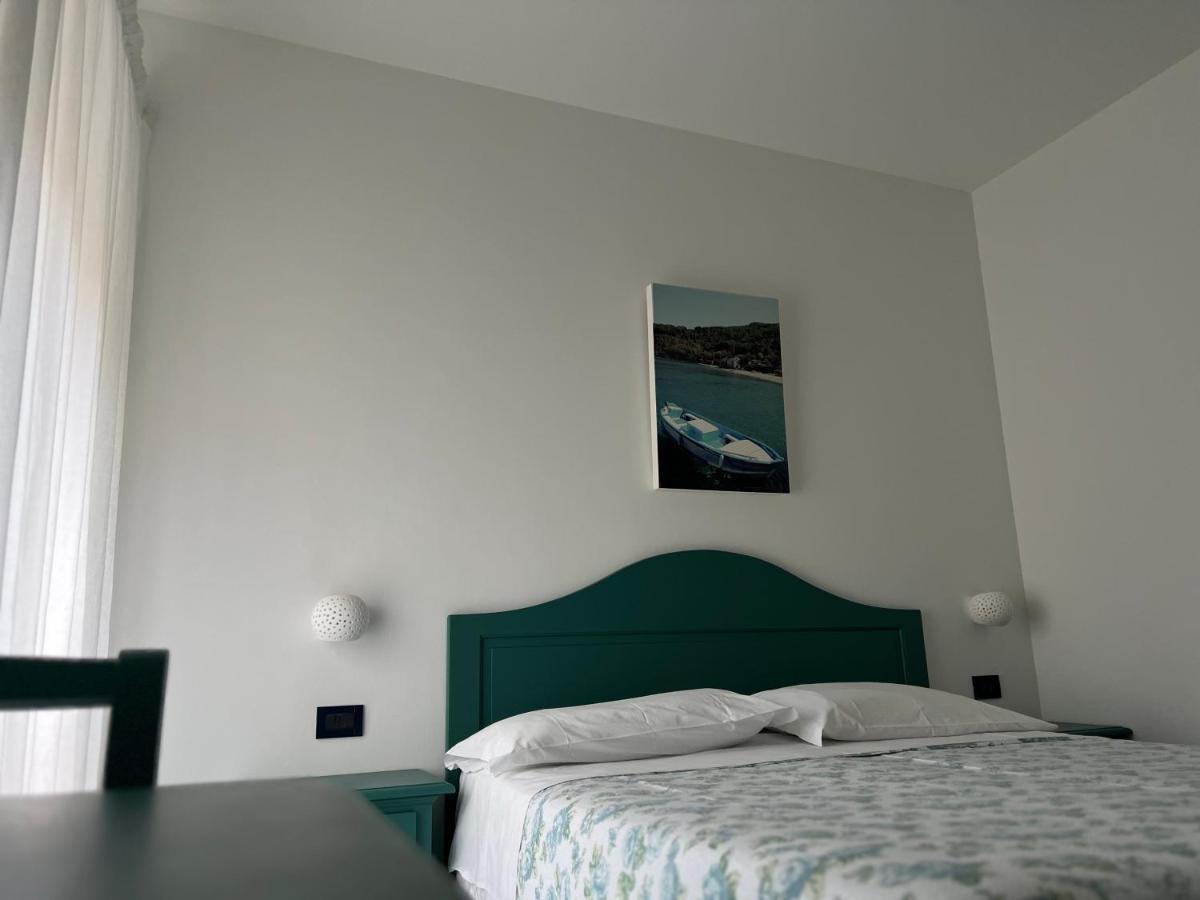 B&B Residence Eco Del Mare 팔리누로 외부 사진