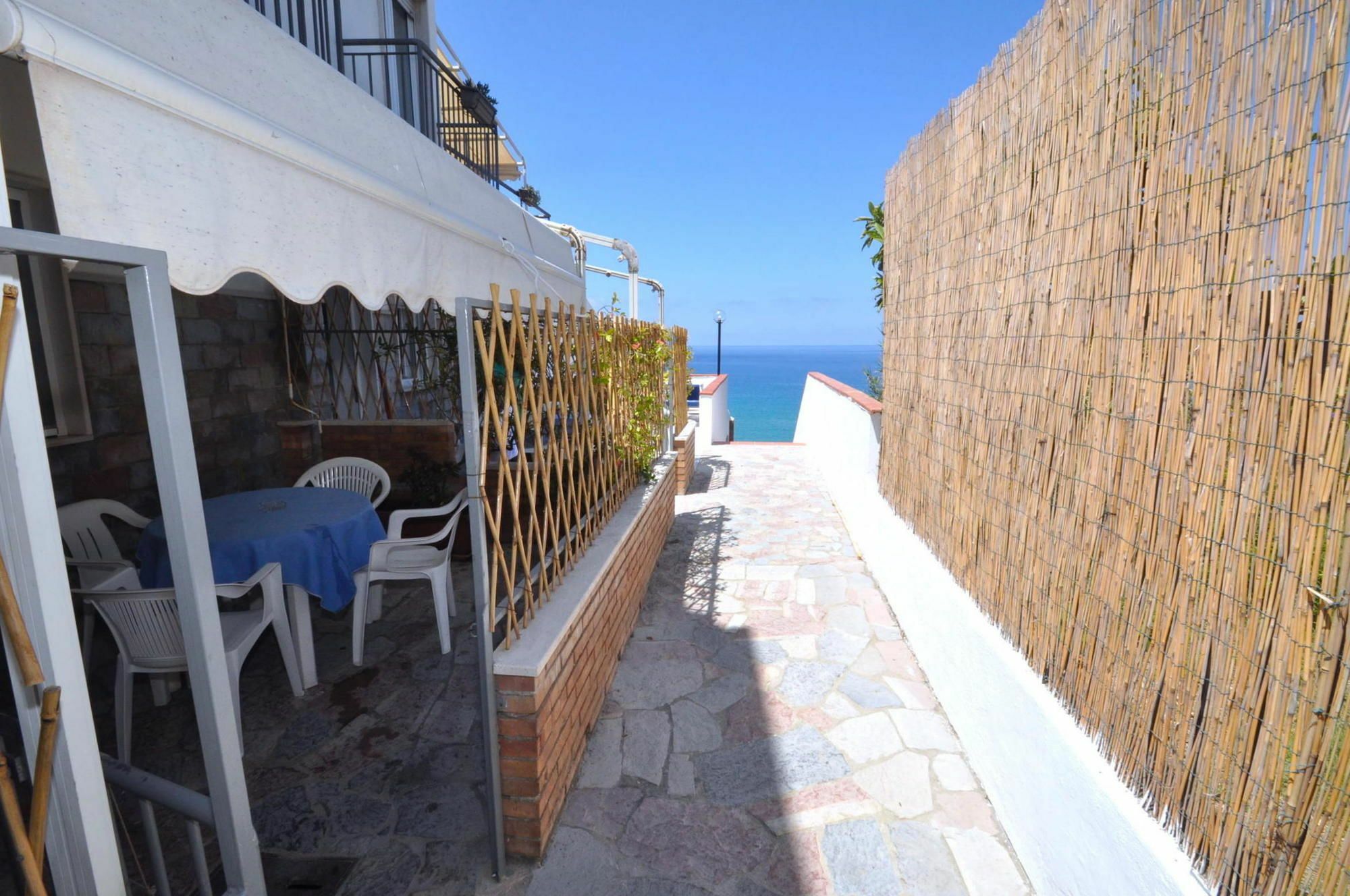 B&B Residence Eco Del Mare 팔리누로 외부 사진